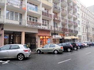 spożywczy, mała gastronomia Sposób zbiórki odpadów w budynku: selektywnie 33,77 m 2 (sala), 11,86 m 2 (zaplecze), 2,91 m 2 (magazyn), 4,19 m 2 (magazyn), 1,51 m 2 (wc), 2,50 m 2 (korytarz) NIE, w