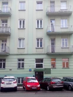 Adres: ul. Dobra 5 pozycja na liście konkursu: nr 2 suterena, front, wejście z klatki schodowej 18,11 m 2 Obręb/działka: 5-04-08 / 44/2 Wysokość pomieszczeń w 2,37 m (wys. do sufitu podwiesz.