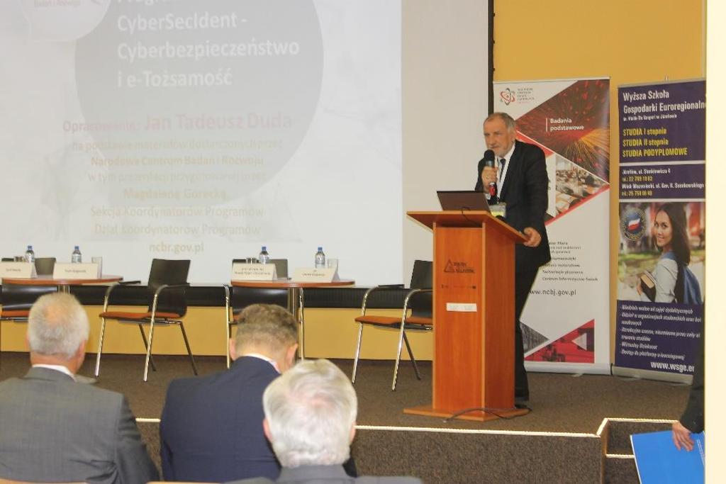 Wykład inauguracyjny tegorocznej konferencji, poświęcony problematyce wsparcia programów w zakresie cyberbezpieczeństwa przez NCBiR, wygłosił prof. dr hab. Jan T.