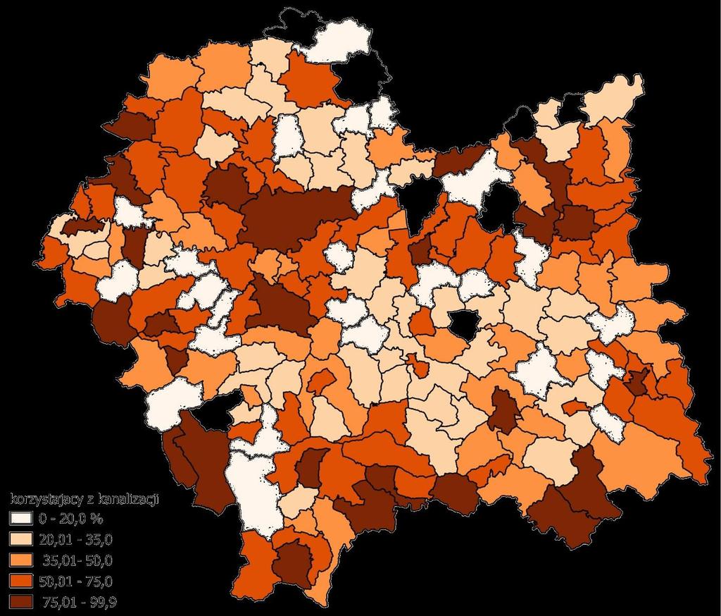 korzystających z wodociągów i kanalizacji, przy czym obserwuje się