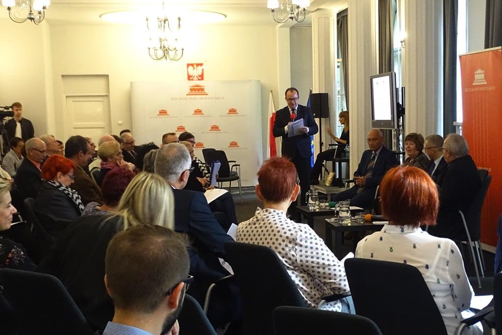 Na nieumiejętność radzenia sobie z życiem z chorym zwracał uwagę prof. Tadeusz Parnowski z warszawskiego Instytutu Psychiatrii i Neurologii.