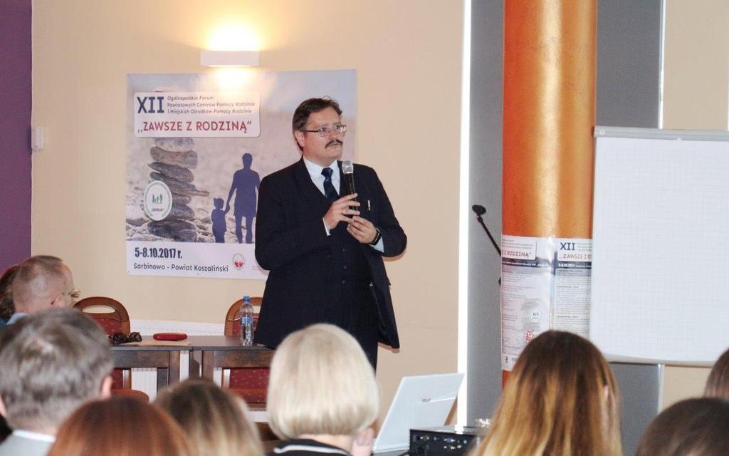 Strona 72 Źródło: PCPR w Gostyniu Kolejne dni XII Forum wypełniły specjalistyczne prelekcje, którym towarzyszyła ożywiona, a chwilami gorąca dyskusja oraz prezentacje dobrych praktyk, które też