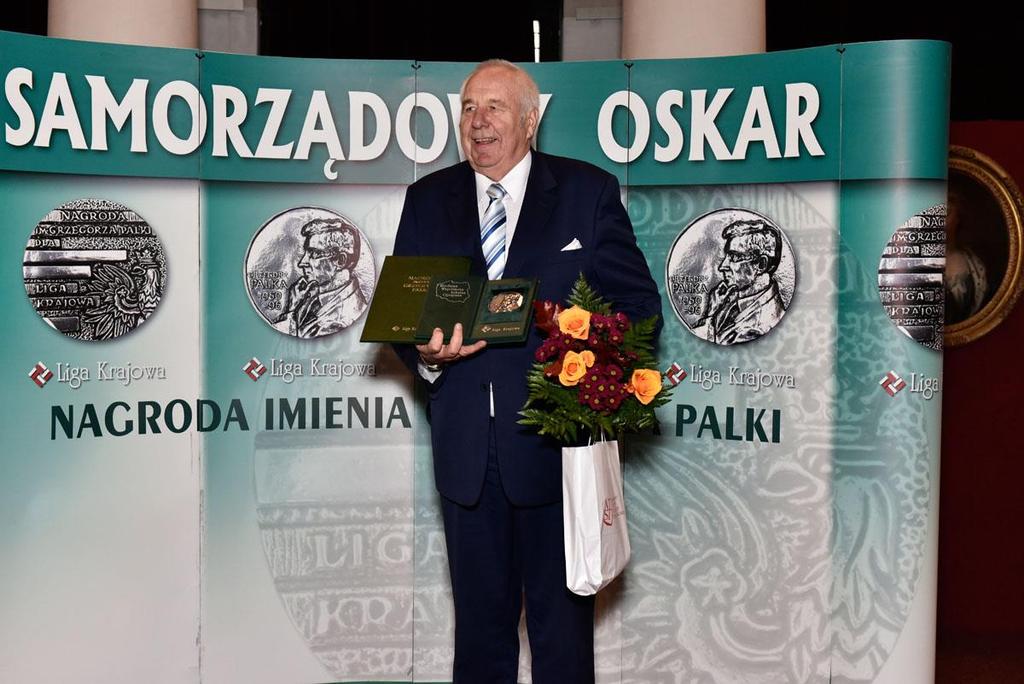 W dziedzinie działalności samorządowej o wymiarze ogólnokrajowym: Janusz Bodziacki Burmistrz Miasta Lubartów - za działania na rzecz rozwoju gospodarczego Miasta oraz wzmacnianie pozycji samorządu w