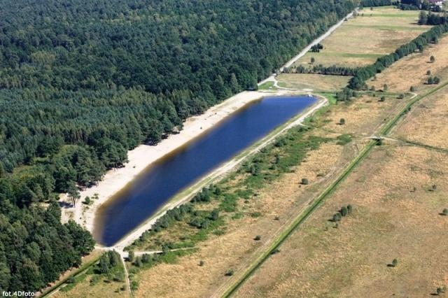 Fot. 10. Kąpielisko w Bratkowicach. 4.2.3. Ustępy publiczne: Błażowa, ul. Armii Krajowej, Sokołów Małopolski, Rynek, Dynów, ul. Plażowa.