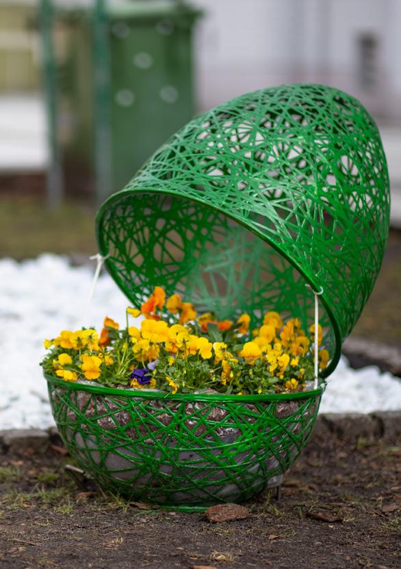 AŻUROWE DEKORACJE egg ½ Ażurowa przestrzenna dekoracja w kształcie połówki wielkanocnego jajka.