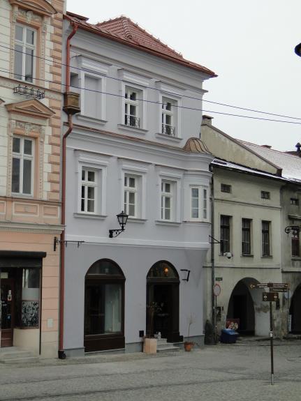 c/ MODERNIZACJA, PRZEBUDOWA I ADAPTACJA BUDYNKU PRZY UL. RYNEK 25 i PL. ŚW. MIKOŁAJA 12 (projekt nr 18) Finansowanie: Budżet gminy.