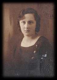 O fakcie tym dowiadujemy się z urzędowego ogłoszenia. Ich jedyny syn, noszący po ojcu imię Jerzy urodził się 15 XII 1939 roku.