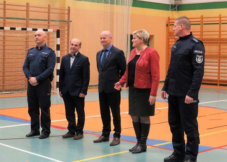 STRONA 4 Grójeccy policjanci uczą kobiety samoobrony Grójeccy policjanci rozpoczęli III edycję kursu samoobrony dla kobiet Przezorna i bezpieczna.