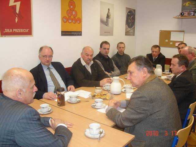 , w salce szkoleniowej Centralnego Ośrodka Szkolenia i Wydawnictw SEP w Warszawie odbyło się zebranie sprawozdawczo-wyborcze Polskiego Komitetu Elektrotermii SEP. Fot. 14.