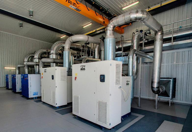 Fot. 5-6. Elementy instalacji w stacji uzdatniania wody należącego do MPWiK w Rzeszowie.
