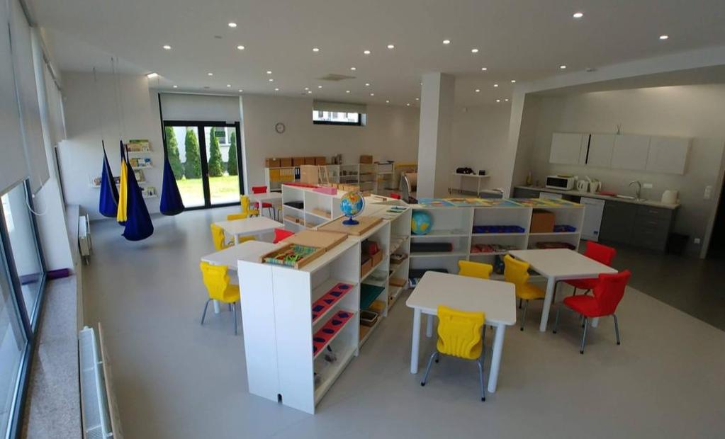 Fot. 18. Niepubliczna szkoła podstawowa Montessori im. Pilota Pirxa w Rzeszowie, ul. Strażacka 54F/1 sala lekcyjna. W 2 szkołach wydano decyzje nakazujące poprawę warunków sanitarno-technicznych.