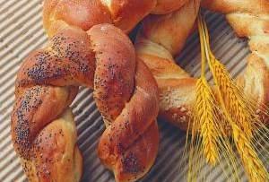 100 Ciasto Multidrożdżowe Ciasto jest delikatne, ma wilgotny, słodki i kremowo-żółty miękisz. Wyroby gotowe mają dłuższą świeżość.