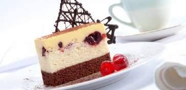 Kremy brulee Krem brûlée Braun Receptura na sernik z Brûlée: 450g Créme Brûlée 1500g śmietanka 36% 900g mleka 3,2% Śmietankę i mleko zagotować, zdjąć ze źródła ciepła i wsypać Creme Brulee.