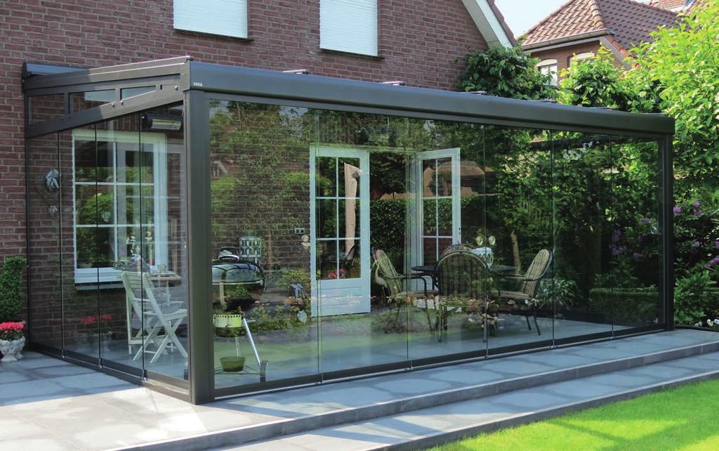 OPCJE PERSPEKTYWICZNE OPCJE PROSTE PRZESZKLENIE BOCZNE / FRONTOWE SV1051 SV1020 TERRADO z SV1020 Przeszklenie boczne jest bardzo przydatne, gdy taras czy balkon mają być wykorzystywane niezależnie od