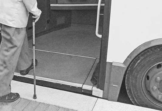 PRZYSTANKI AUTOBUSOWE I TRAMWAJOWE PODSTAWOWE ZALETY SYSTEMU KRAWĘŻNIKÓW ERGONOMICZNY KSZTAŁT Budowa krawężnika zmniejsza wysokość oraz odstęp od autobusu czy tramwaju do minimum.