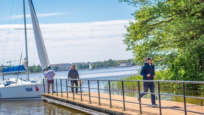 Zespoły posługując się mapą i kompasem docierają do malowniczych wysepek,