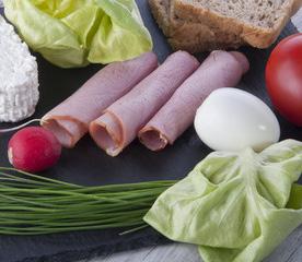 28 JAK ZDROWO GOTOWAĆ DLA CAŁEJ RODZINY? 4. Tłuszcze Tłuszcze, czyli lipidy są grupą związków obejmującą oleje, steroidy, woski i ich pochodne.