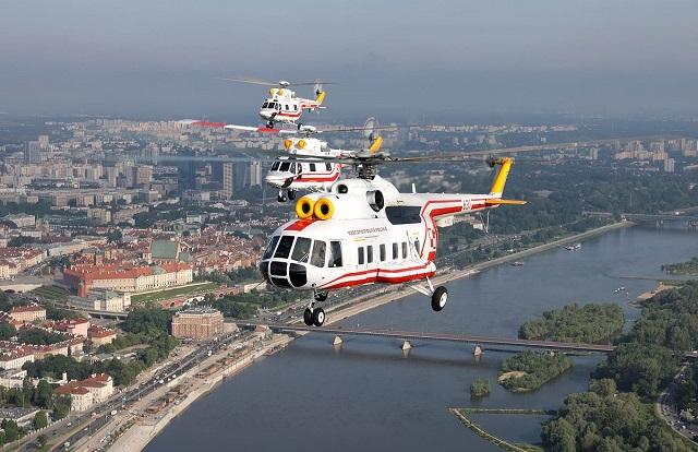W-3A Sokół i Mi-8 z 1BLTr nad Warszawą - śmigłowce do przewozu VIP w biało-czerwonych barwach. Fot. B.
