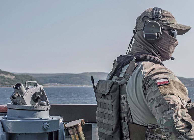 STRATEGICZNA KONCEPCJA BEZPIECZEŃSTWA MORSKIEGO RZECZYPOSPOLITEJ POLSKIEJ Patrol na Morzu Marmara przejście przez cieśninę Bosfor (SNMG2 2016). Żołnierz Wojsk Specjalnych na pokładzie ORP gen. T.