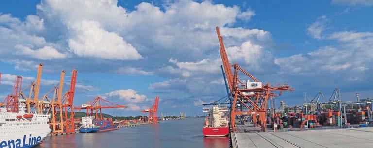 SIŁY MORSKIE RP Port morski Gdynia. Widok na kanał portowy. Po lewej: Nabrzeże Helskie, po prawej: Nabrzeże Bułgarskie.