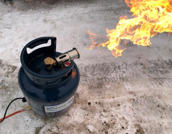 Urządzanie pozwala na doskonalenie umiejętności gaszenia strumieniowych pożarów grupy C, pozorowany na rozszczelnieniu zaworu butli gazowej.