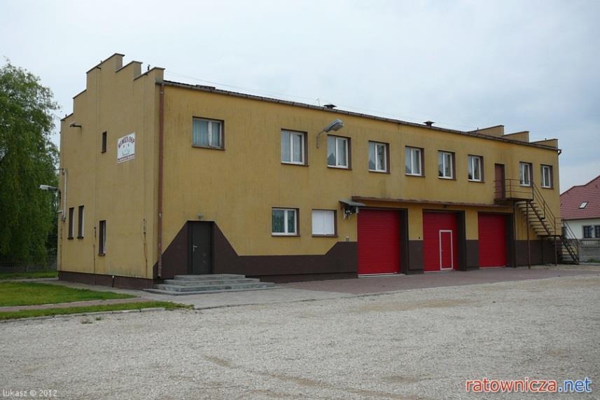 Zdjęcie 14. Budynek OSP w Kobielach Wielkich. Zdjęcie 15. OSP w terenie. 3.