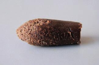 Uzyskano czopki o równomiernym rozproszeniu wszystkich składników (ryciny 2a i c).