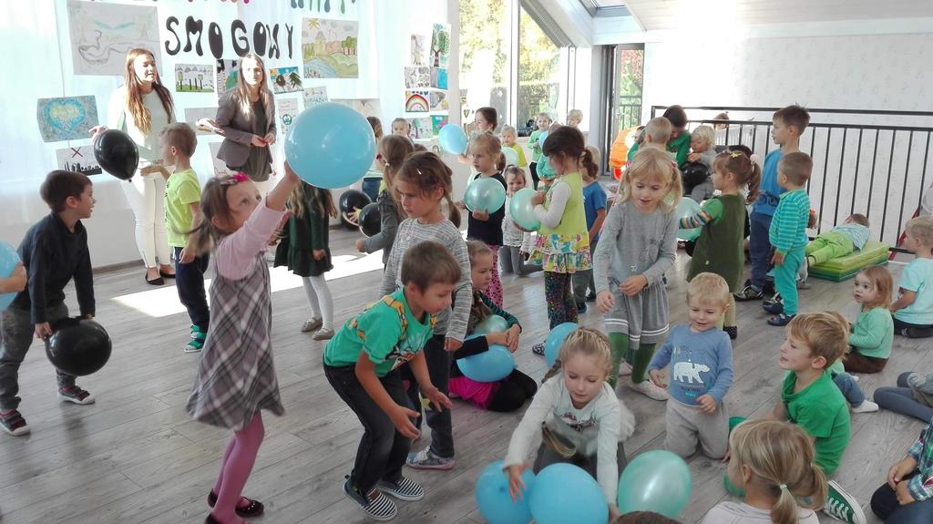 Na koniec nad naszymi głowami, pojawiły się czarne balony symbolizujące smog!