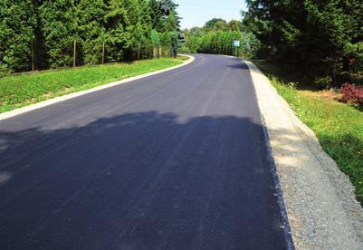 INFRASTRUKTURA DROGOWA W okresie obejmującym lata 2011-2014 Powiat Krośnieński podejmował liczne działania mające na celu poprawę infrastruktury drogowej oraz mostów przeznaczając znaczne środki