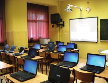 EDUKACJA 14 Powiat Krośnieński prowadzi 8 jednostek oświatowych to jest: Liceum Ogólnokształcące im.