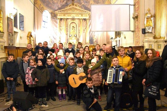 Z ŻYCIA GMINY GCI Muzyczna podróż do krainy Bożego Narodzenia W niedzielę, 6 stycznia, mszczonowski kościół pw. św. Jana Chrzciciela ponownie wypełnił się bożonarodzeniową muzyką.
