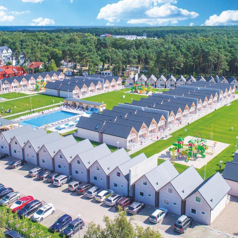 WIELE MOŻLIWOŚCI W JEDNYM MIEJSCU Oddajemy do Państwa dyspozycji ośrodek Holiday Park & Resort w Niechorzu wyjatkową i