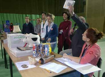 To miłe i budujące, że my mieszkańcy mamy wsparcie Pana jako Radnego, który przy darmowej kawie potrafi złożyć kolejną interpelację na sesji Rady Miejskiej.