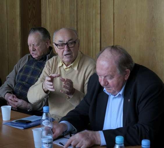 stowarzyszeń, aby zechcieli wskazać specjalistów do prac w zespołach roboczych (Społeczeństwo, Gospodarka, Środowisko)