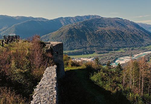 Grad na Kozlovem robu, 15.10.2018 Zbudila sva se ob 6.20 in odšla v šolo ob 7.00 z avtobusom. Ko smo prišli v šolo smo si najprej ogledali predstavitve, ki so bile zelo zabavne in zanimive.