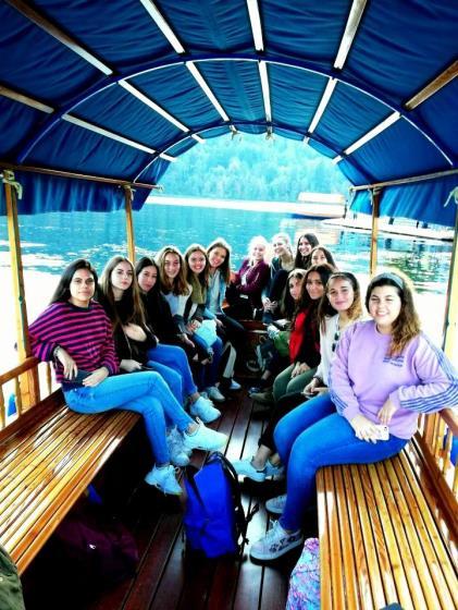 Then we took pictures with a wooden sculpture in a shape of heart and ate kremšnita. At the end of our trip we went to island of Bled with a traditional boat names pletna.