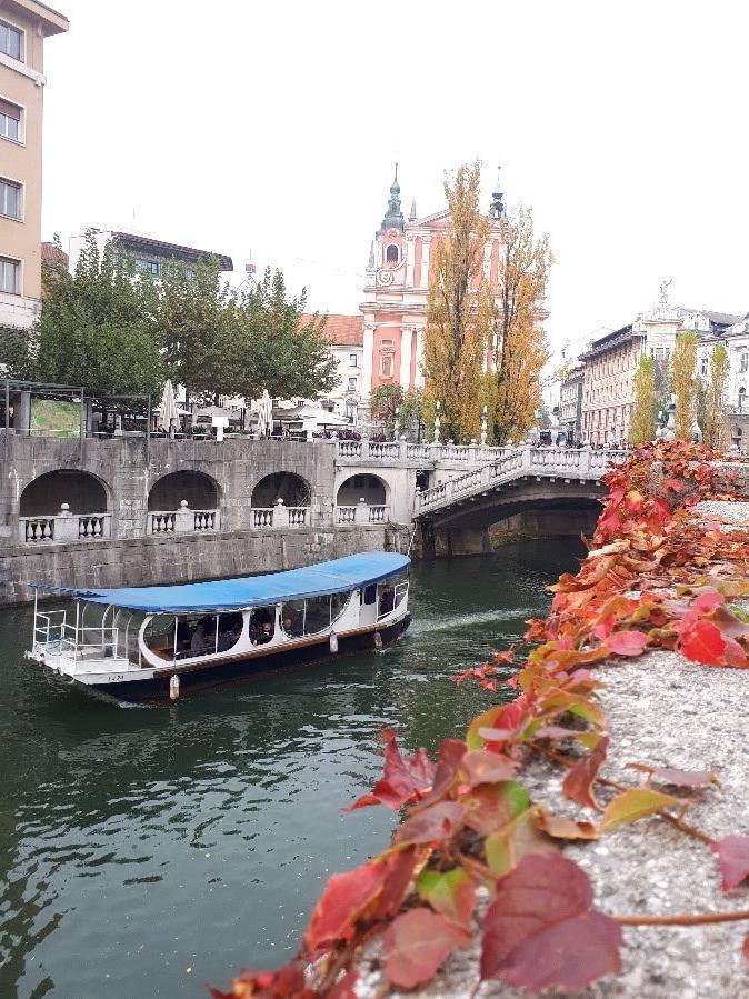 NOVA GORICA, 17.10.2018 Today we were playing games prepared by Slovene students. Because of the bad weather we had to change our plans and lessons ended earlier, so we went to a pizzeria with others.