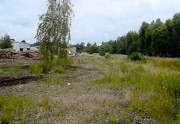Cena wywoławcza nieruchomości wynosi 204.000,00 zł netto. Wadium wynosi 20.400,00 zł i jest wnoszone w pieniądzu na rachunek bankowy Sprzedającego. Postąpienie: minimum 3.000,00 zł. Cena wywoławcza uwzględnia nakład obcy, który jest własnością obecnego Najemcy.