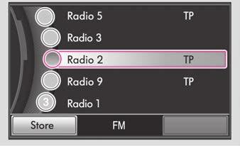 5 Menu Radio: przycisk funkcyjny Band (Zakres) Zmiana stacji radiowej Naciskając przyciski funkcyjne lub można przejść do poprzedniej lub następnej stacji radiowej wybranego zakresu częstotliwości.