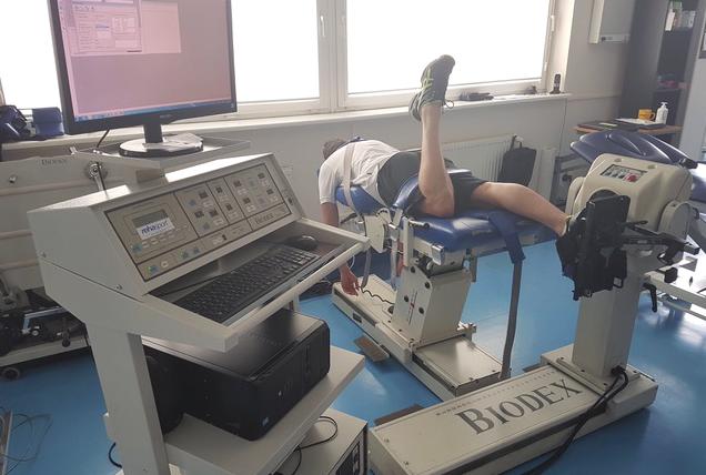 Figure 1. Patient s position performing isokinetic tests. In the first stage, a both concentric and eccentric strenght of plantar flexors was measured.