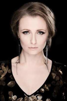 fot. Kinga Karpati ELŻBIETA WRÓBLEWSKA Absolwentka warszawskiej Akademii Muzycznej im. F. Chopina, w klasie prof. Krystyny Szostek- Radkowej.