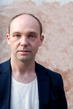 ALEKSANDER KUNACH Jest absolwentem Wydziału Wokalnego Akademii Muzycznej Fryderyka Chopina w Warszawie w klasie prof. Jerzego Knetiga.