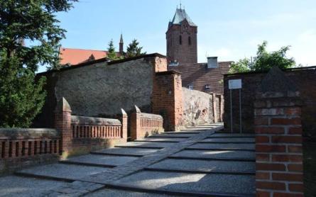 Pierwotnie miasto należało do księstwa wrocławskiego potem Byczyna przechodziła z rąk do rąk, często jako zastaw. W XIV wieku przeszła pod panowanie czeskie.