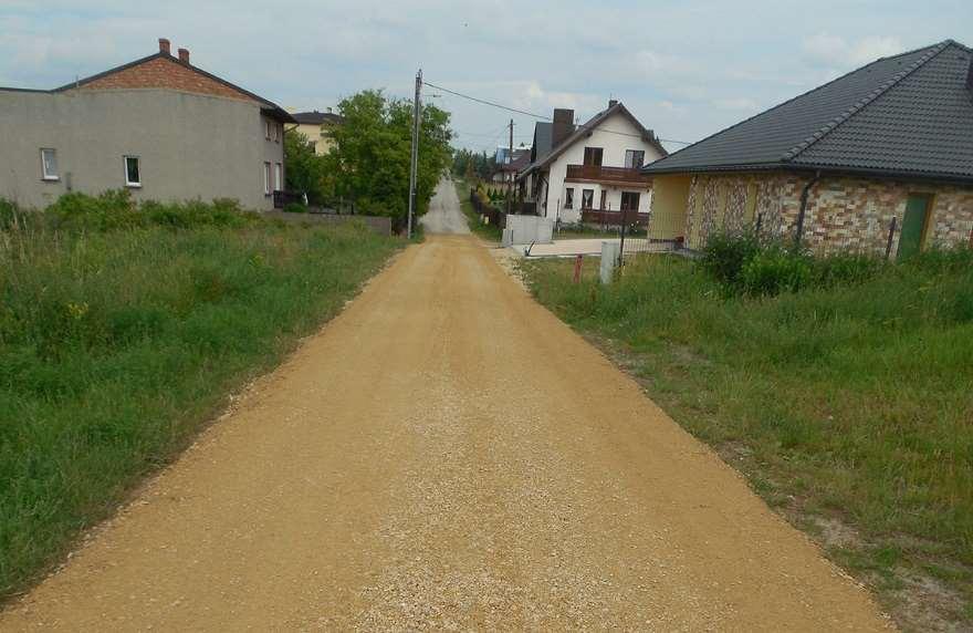 Utwardzona kruszywem ulica
