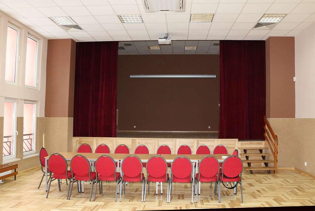 Scena Ośrodka kultury w Sarnowie z
