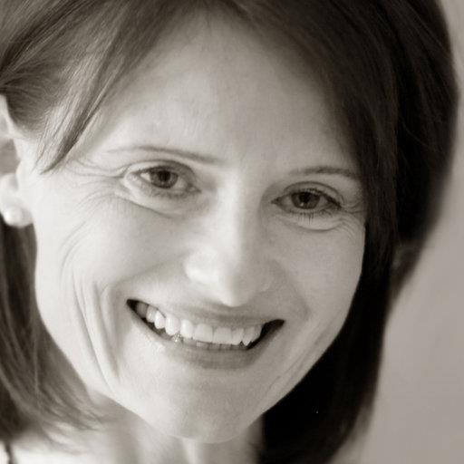 Sally Goddard Blythe Jest dyrektorem Instytutu Psychologii Neurofizjologicznej (INPP). Zajmuje się opóźnieniem neurorozwojowym od roku 1987. Jest autorką programów terapeutycznych dla dzieci.