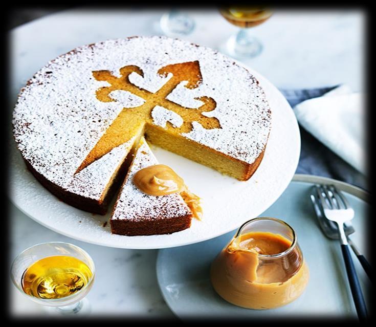 TORTA DE SANTIAGO Torta de Santiago to bardzo słodkie, energetyczne, wilgotne w środku ciasto.