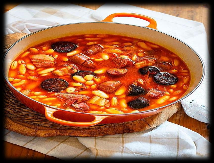 FABADA Fabada to danie jednogarnkowe, bardzo treściwe. Składa się z białej fasoli, chorizo, kaszanki, wędzonego boczku, golonki wieprzowej, mielonej papryki, czosnku i cebuli.