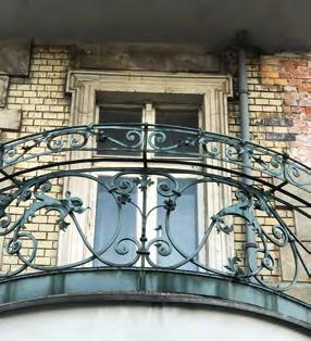 zakładami rzemieślników, kawiarenkami