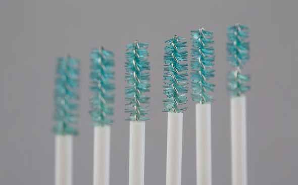 labrida bioclean Antybakteryjna szczoteczka, nowatorskie narzędzie do higienizacji i oczyszczania odsłoniętych powierzchni implantów w jamie ustnej Labrida BioClean to łatwe w obsłudze, nowatorskie